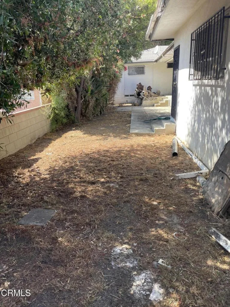 1258 W 121st Street, Los Angeles, California 90044 home-pic-15